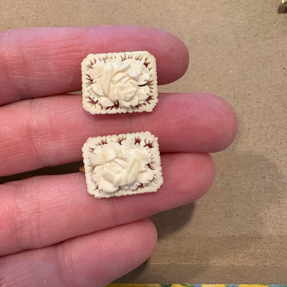Vintage Cream Floral Earrings